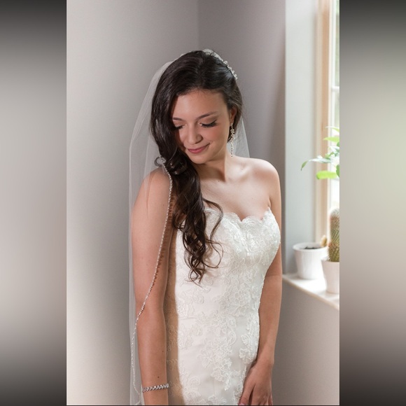 Wedding Dress - Picture 4 of 8